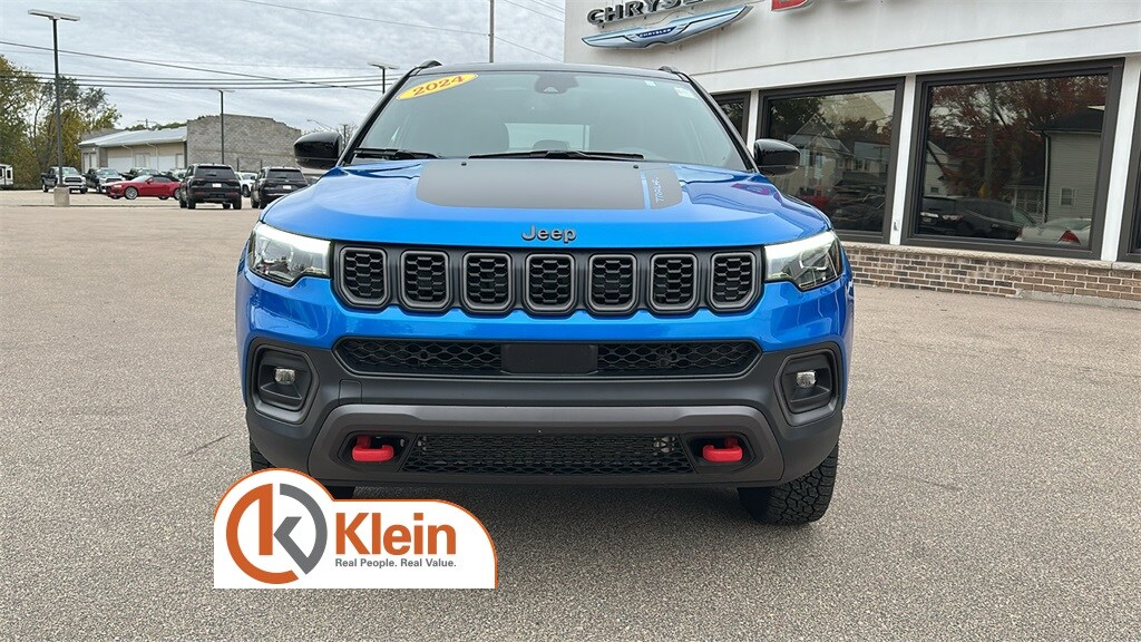 2024 Jeep Compass Trailhawk photo 2