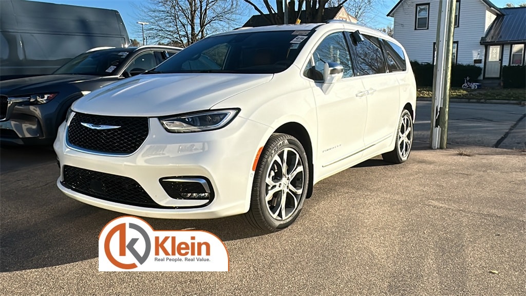 Used 2024 Chrysler Pacifica Pinnacle Van Passenger Van