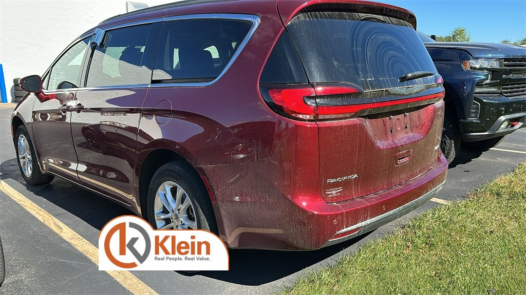 2021 Chrysler Pacifica Touring photo 4