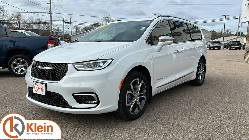 Used 2024 Chrysler Pacifica Pinnacle Van Passenger Van