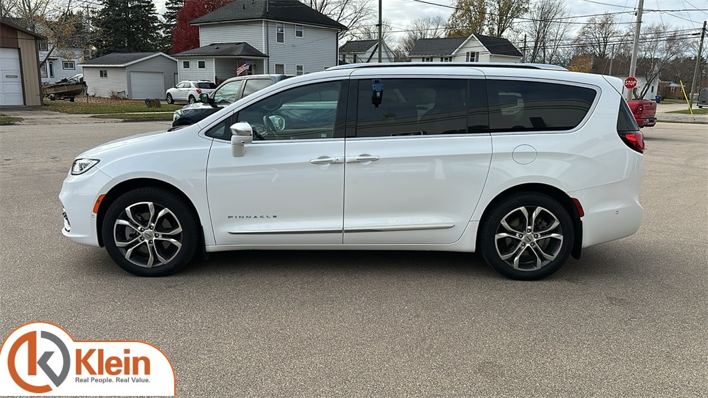 Used 2024 Chrysler Pacifica Pinnacle Van Passenger Van