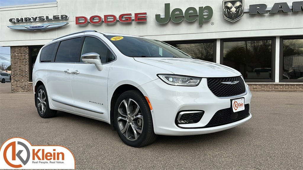 Used 2024 Chrysler Pacifica Pinnacle Van Passenger Van