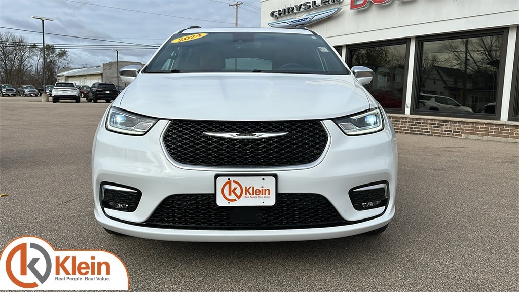 Used 2024 Chrysler Pacifica Pinnacle Van Passenger Van