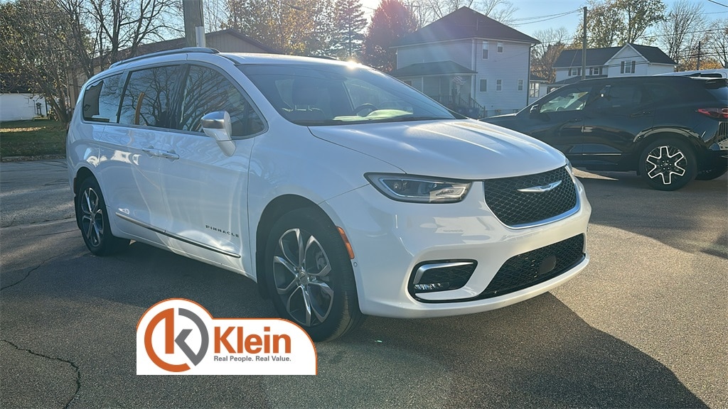 Used 2024 Chrysler Pacifica Pinnacle Van Passenger Van