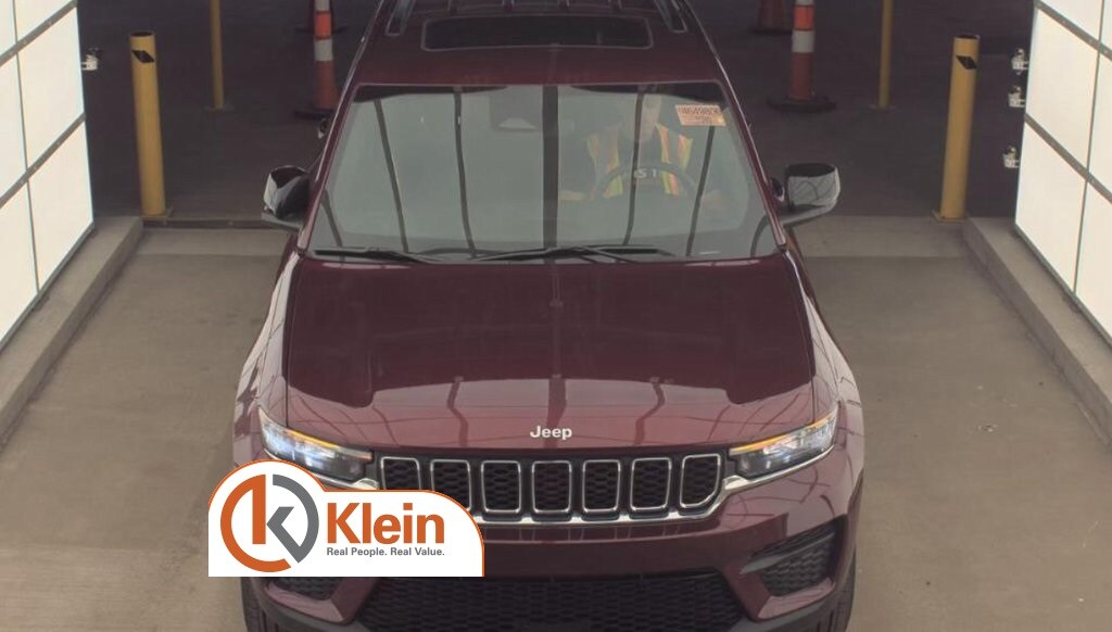 Used 2024 Jeep Grand Cherokee Laredo SUV