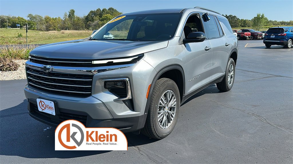2025 Chevrolet Traverse photo 3