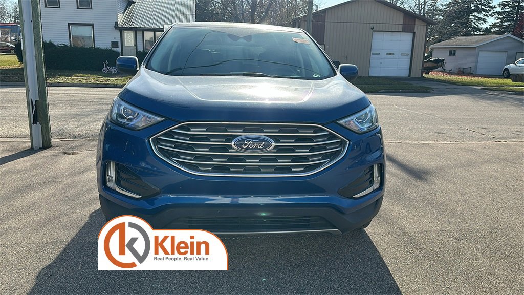 2022 Ford Edge SEL photo 2