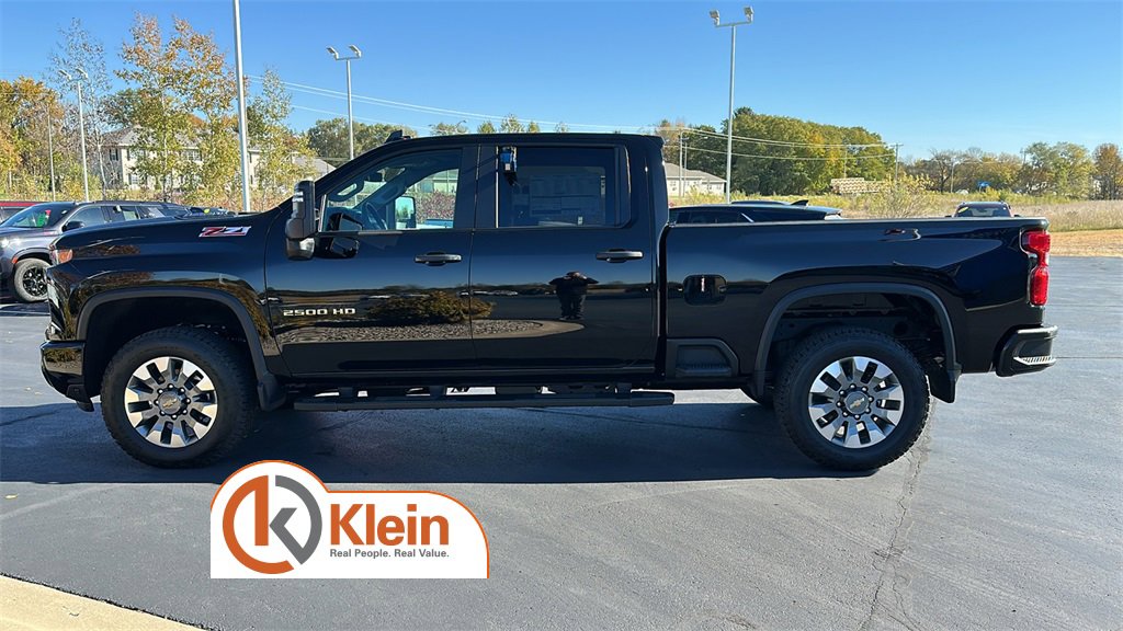 2025 Chevrolet Silverado 2500HD Custom photo 2