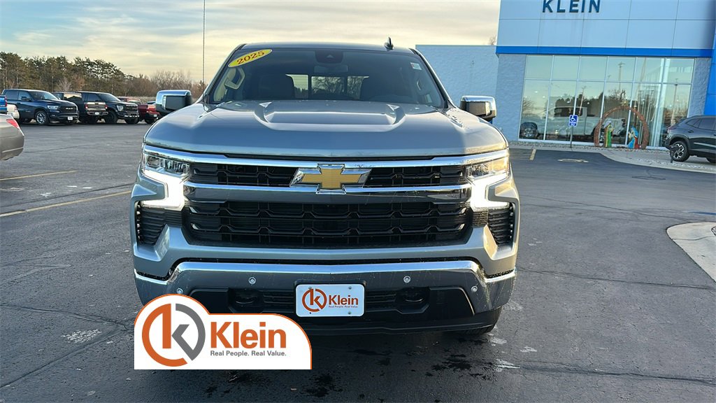 2025 Chevrolet Silverado 1500 LT photo 2