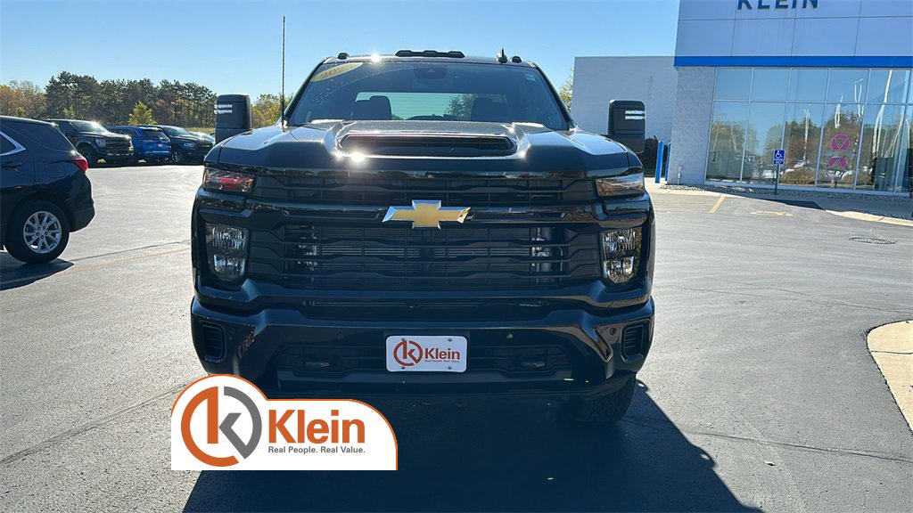 2025 Chevrolet Silverado 2500HD Custom photo 2