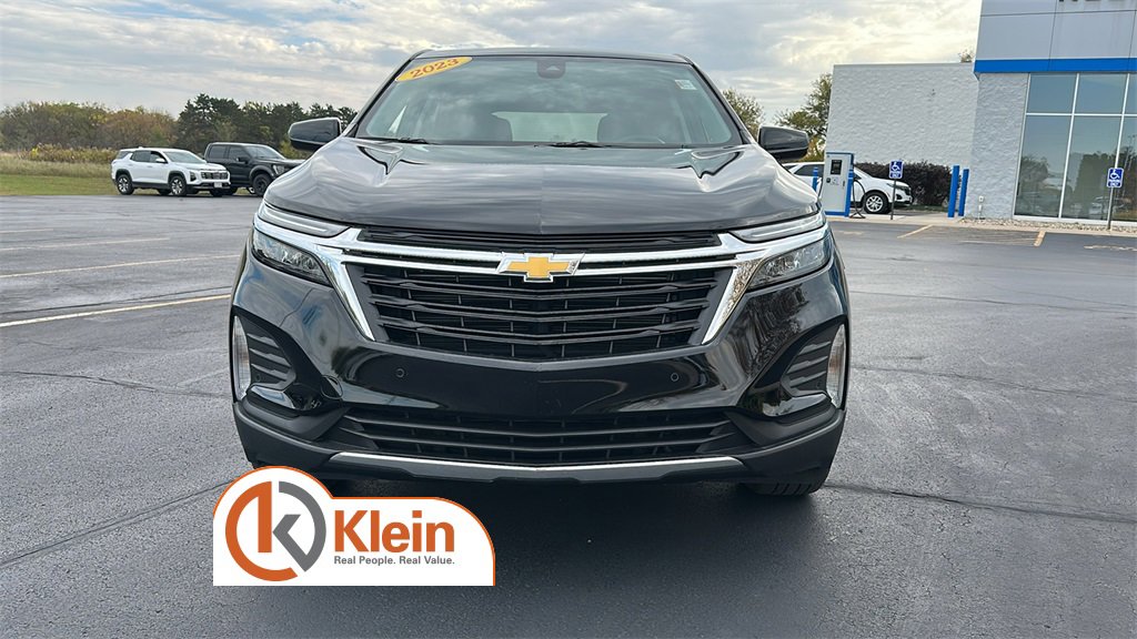 2023 Chevrolet Equinox LT photo 2
