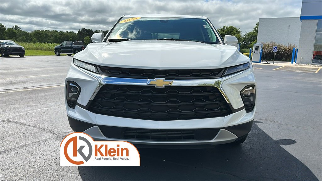 2023 Chevrolet Blazer 2LT photo 2