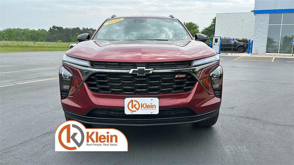 2025 Chevrolet Trax photo 2