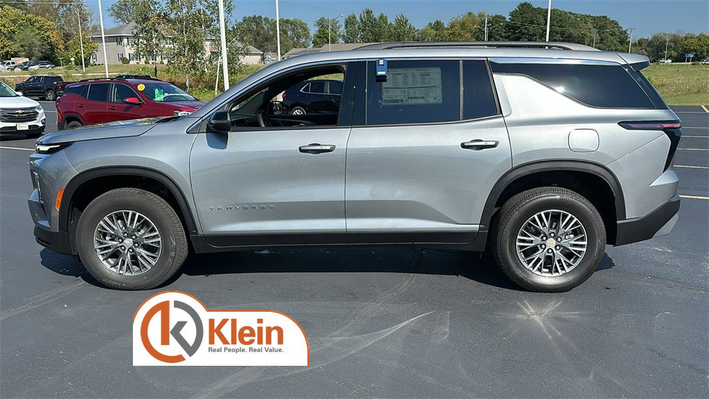 2025 Chevrolet Traverse photo 4