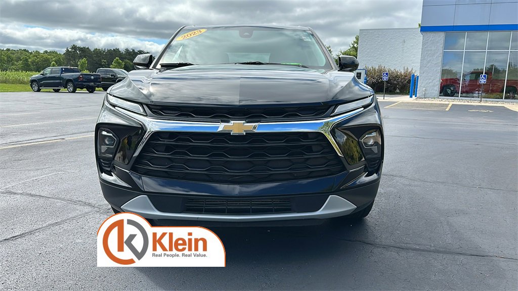 2023 Chevrolet Blazer 2LT photo 2