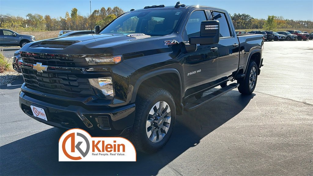 2025 Chevrolet Silverado 2500HD Custom photo 3