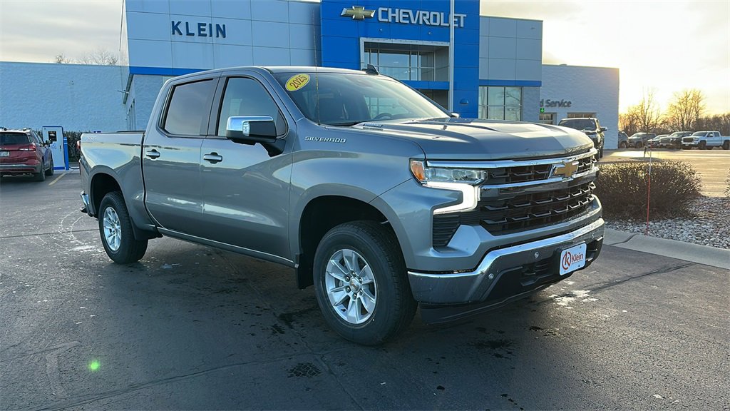 2025 Chevrolet Silverado 1500 LT's photo