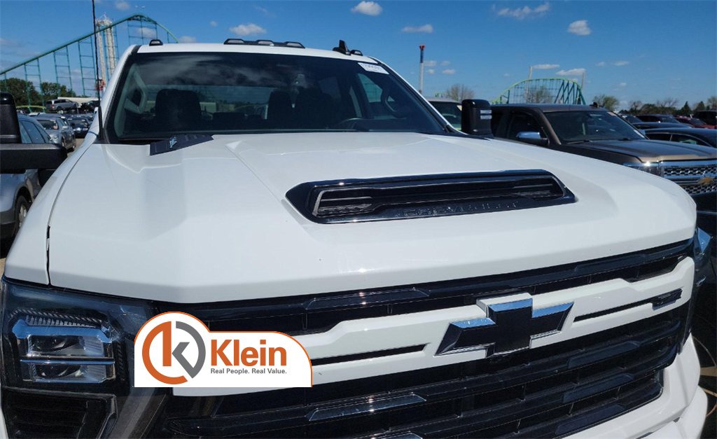 2024 Chevrolet Silverado 2500HD LT photo 2