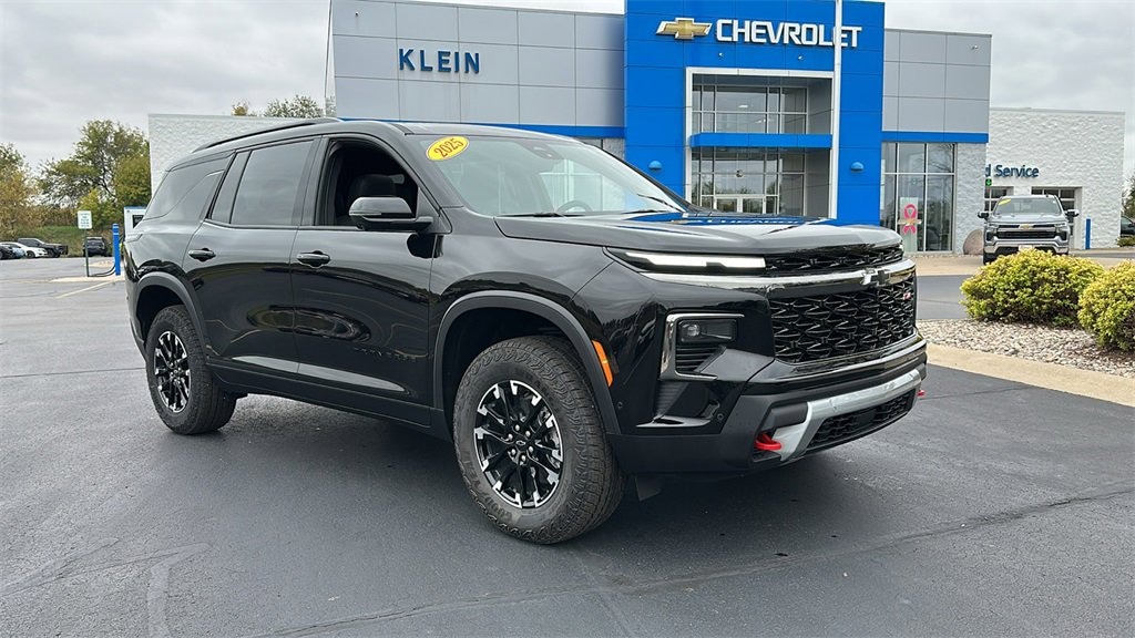 Used 2025 Chevrolet Traverse Z71 SUV