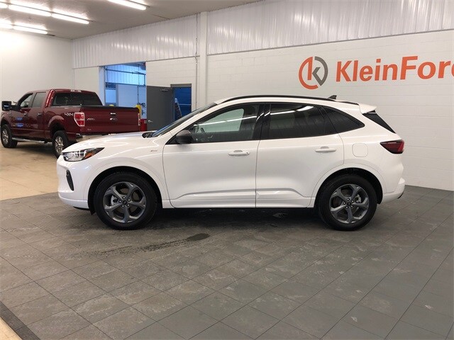 2023 Ford Escape ST-Line photo 4