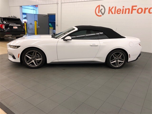 2024 Ford Mustang EcoBoost Premium Convertible photo 2