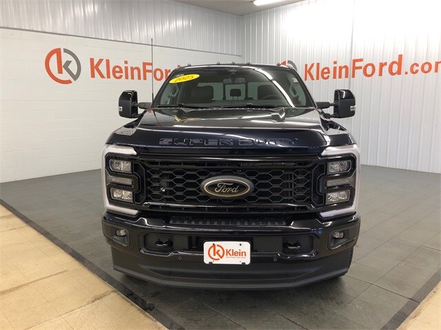 2025 Ford F-250 Lariat photo 2