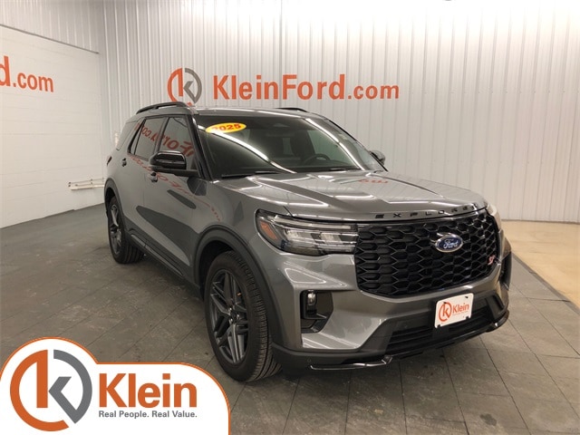 2025 Ford Explorer ST's photo