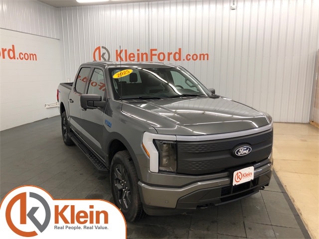 2025 Ford F-150 Lightning Flash's photo