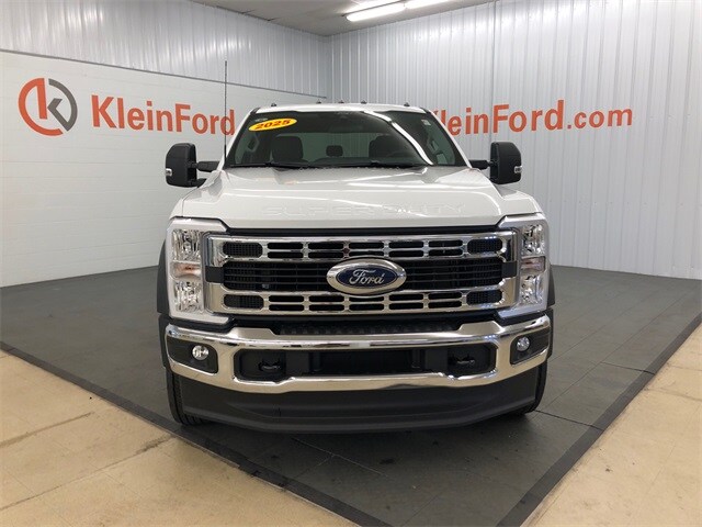 2025 Ford F-550 XLT photo 2