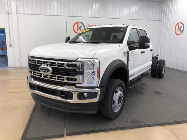 2025 Ford F-550 XLT photo 3
