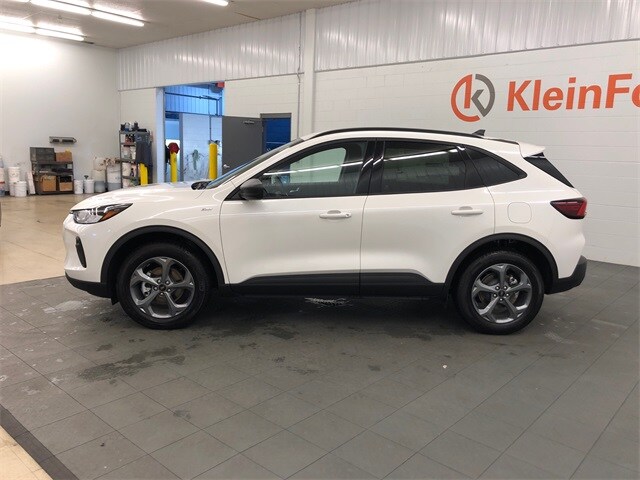 2025 Ford Escape ST-Line photo 4
