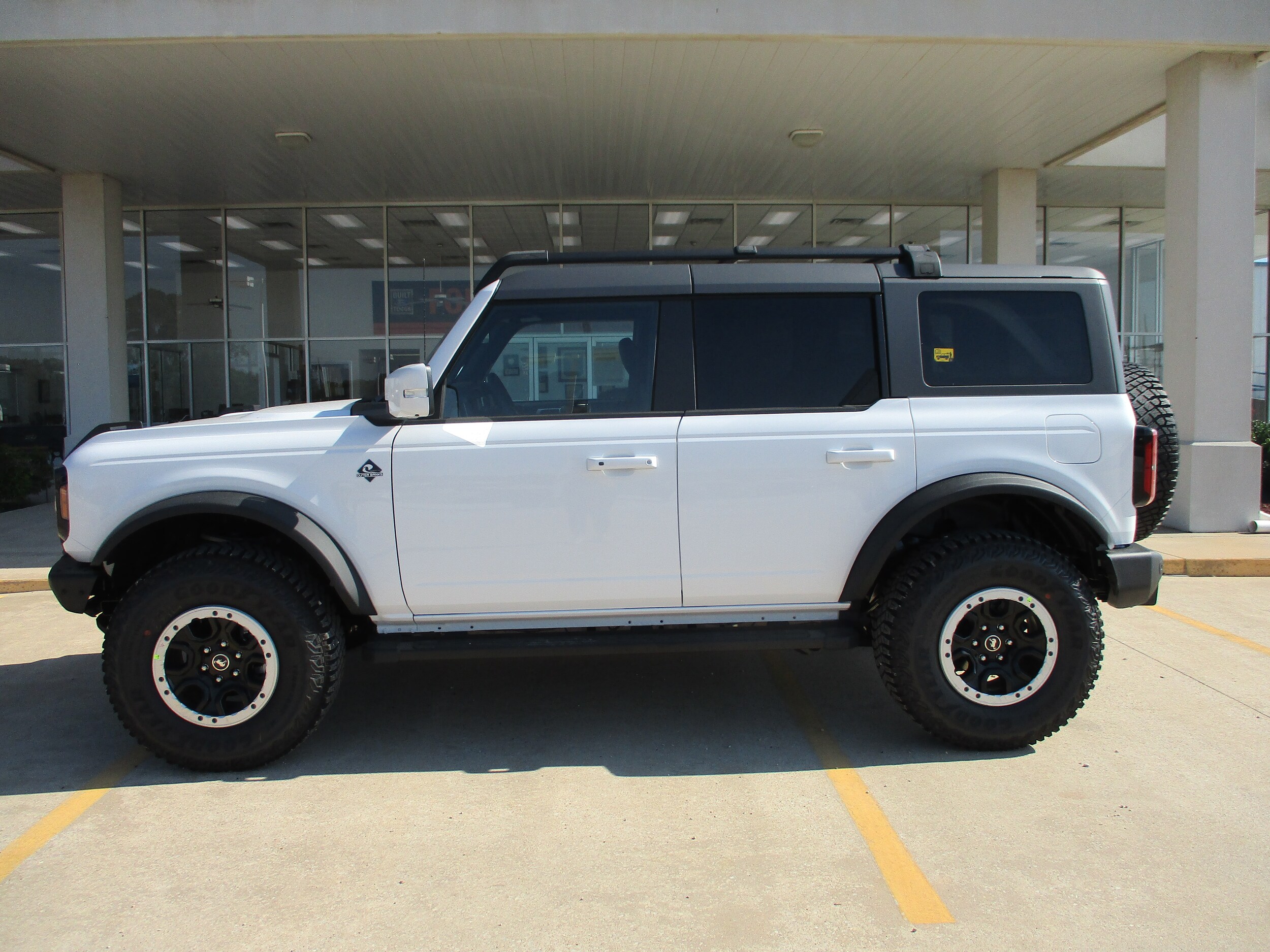 2024 Ford Bronco photo 3