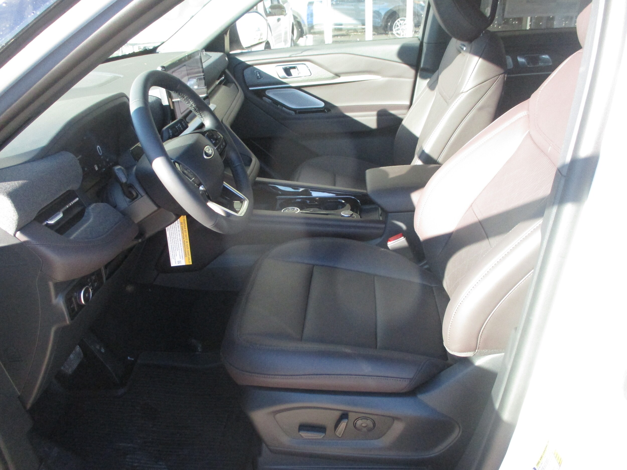 2026 Ford Explorer Platinum photo 4