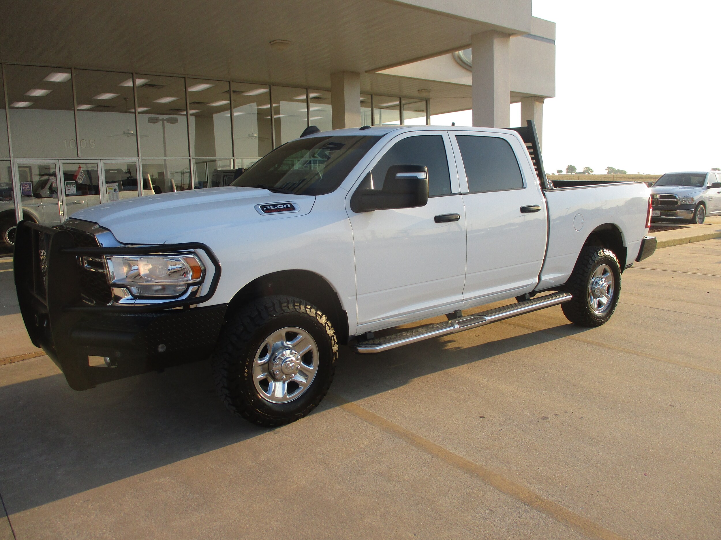 2023 Ram 2500 Tradesman photo 2