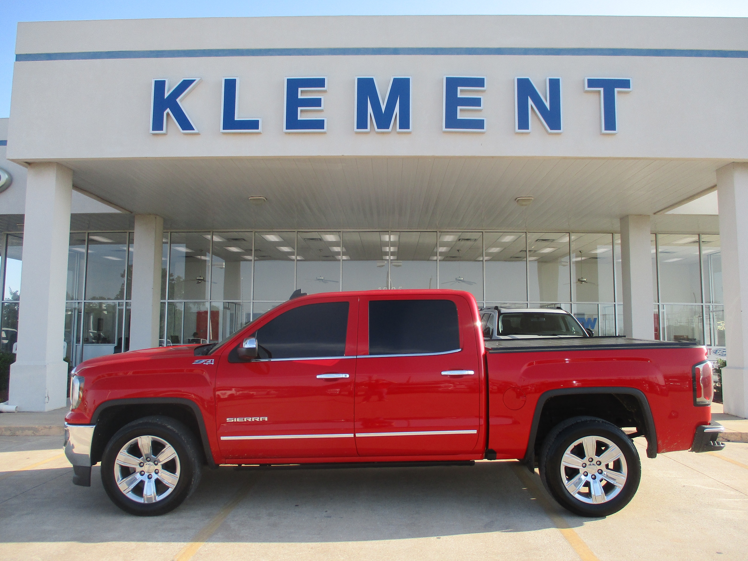 2017 GMC Sierra 4WD Crew Cab Short Box SLT's photo