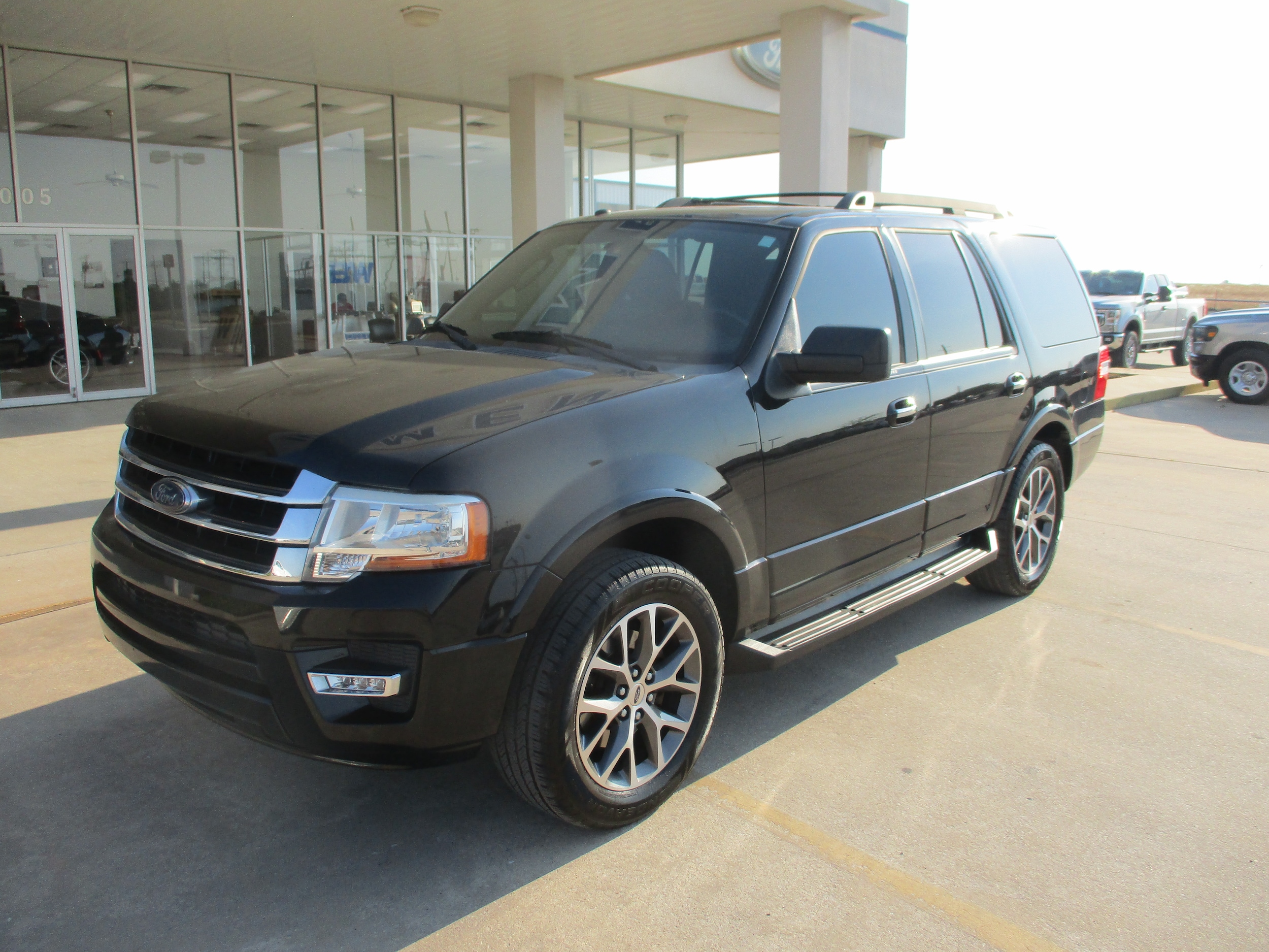Used 2016 Ford Expedition XLT with VIN 1FMJU1HT6GEF51801 for sale in Muenster, TX