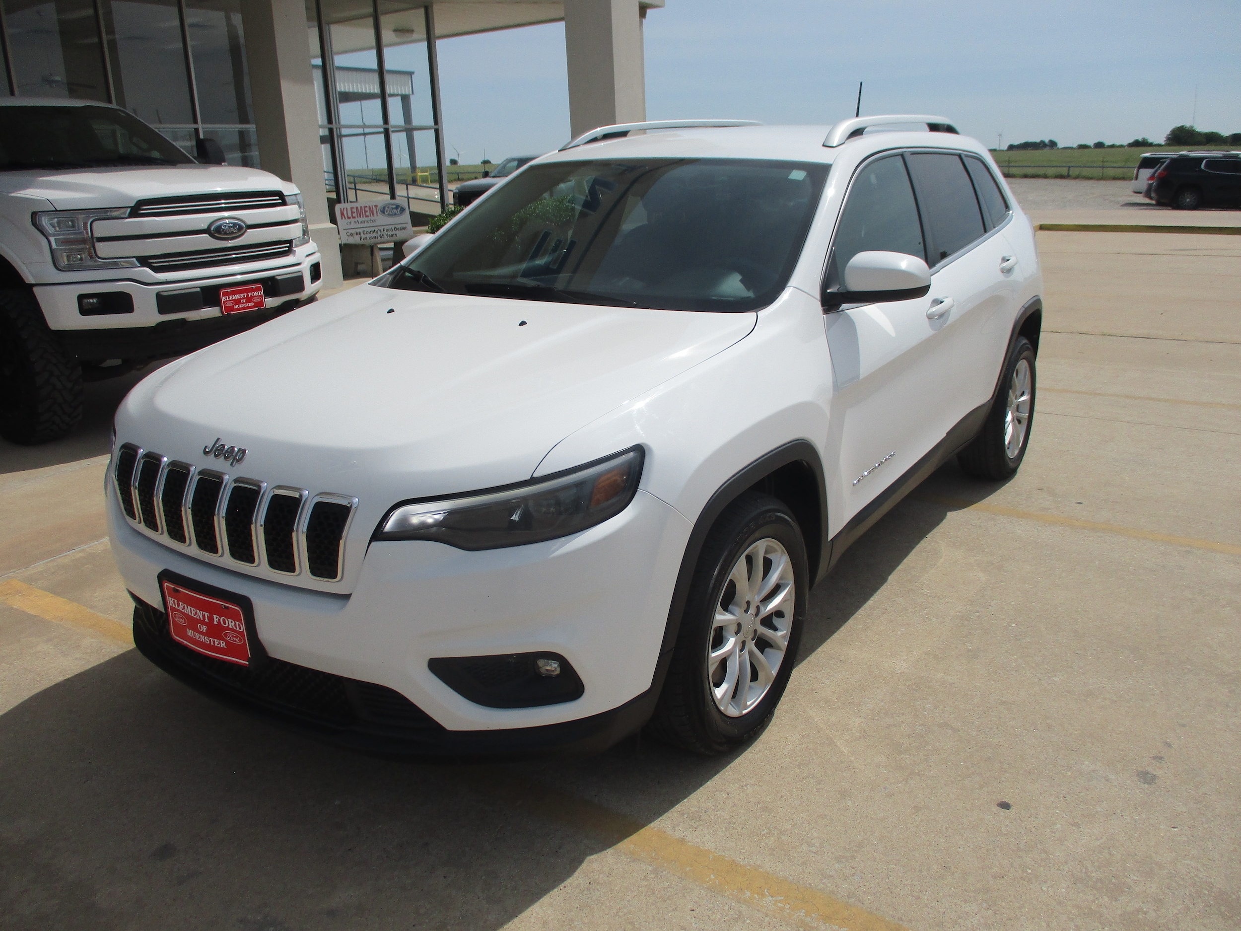 Used 2019 Jeep Cherokee Latitude with VIN 1C4PJLCB4KD428496 for sale in Muenster, TX