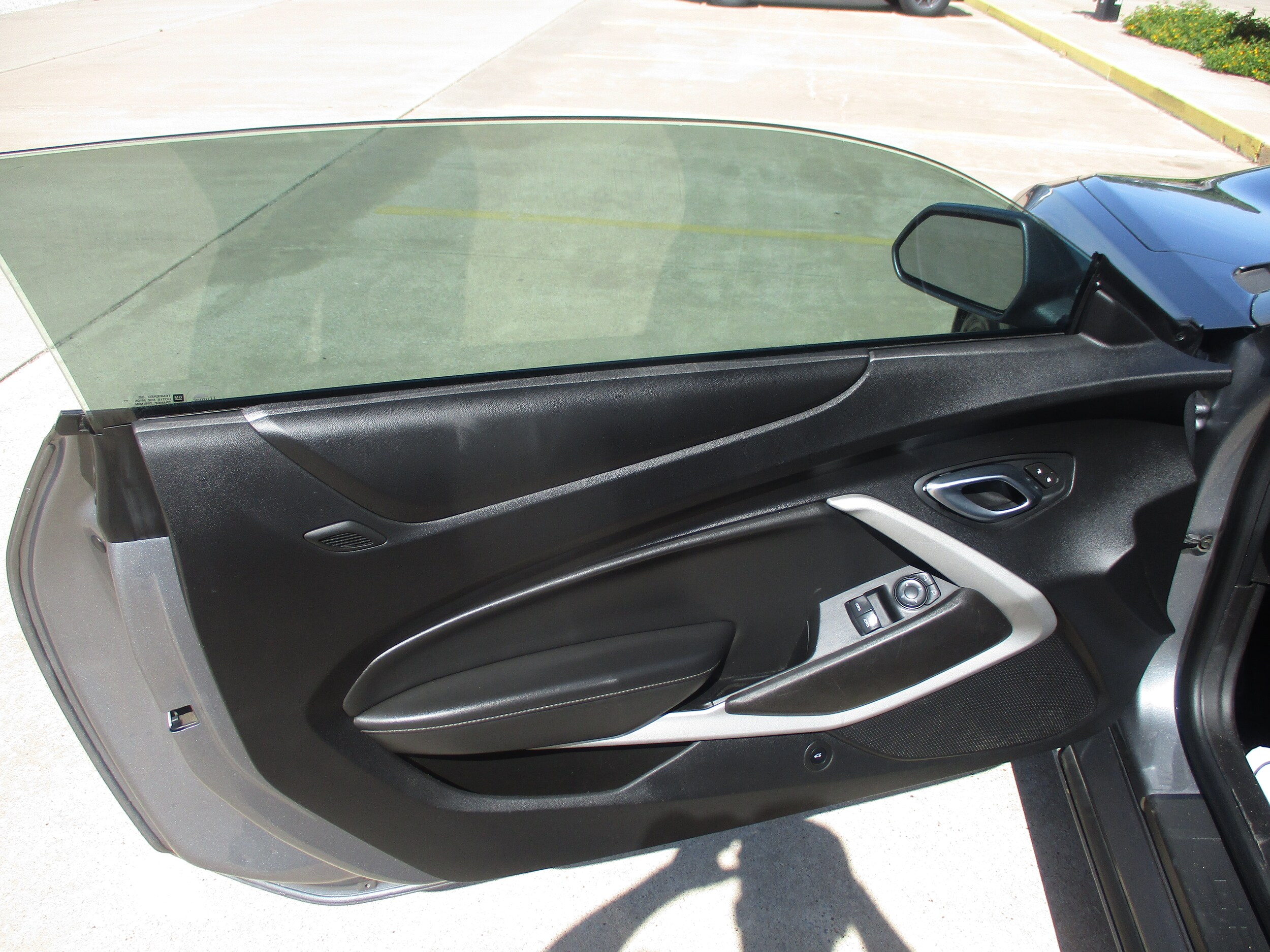 2021 Chevrolet Camaro 1LT photo 2
