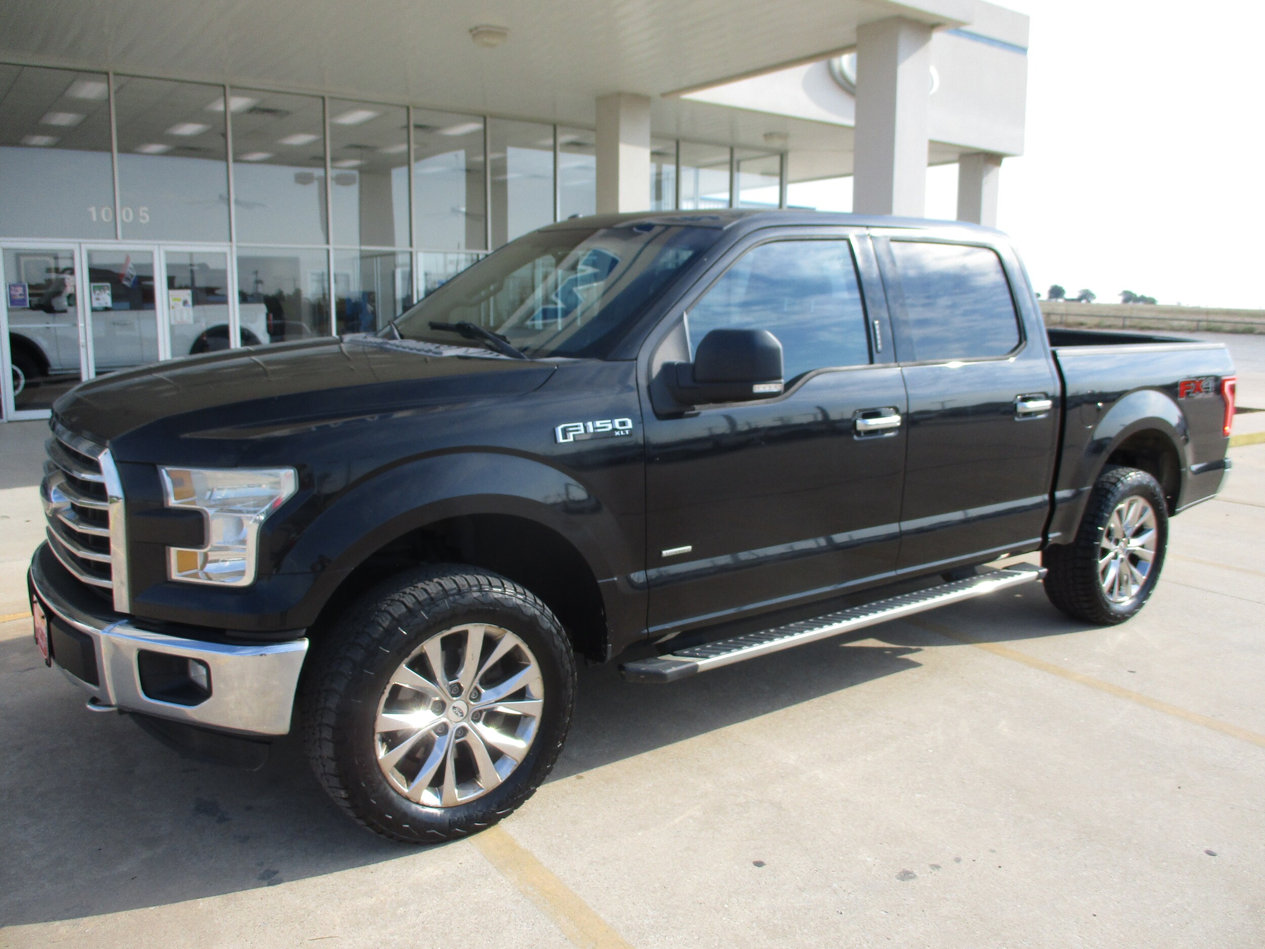 2015 Ford F-150 XLT photo 2
