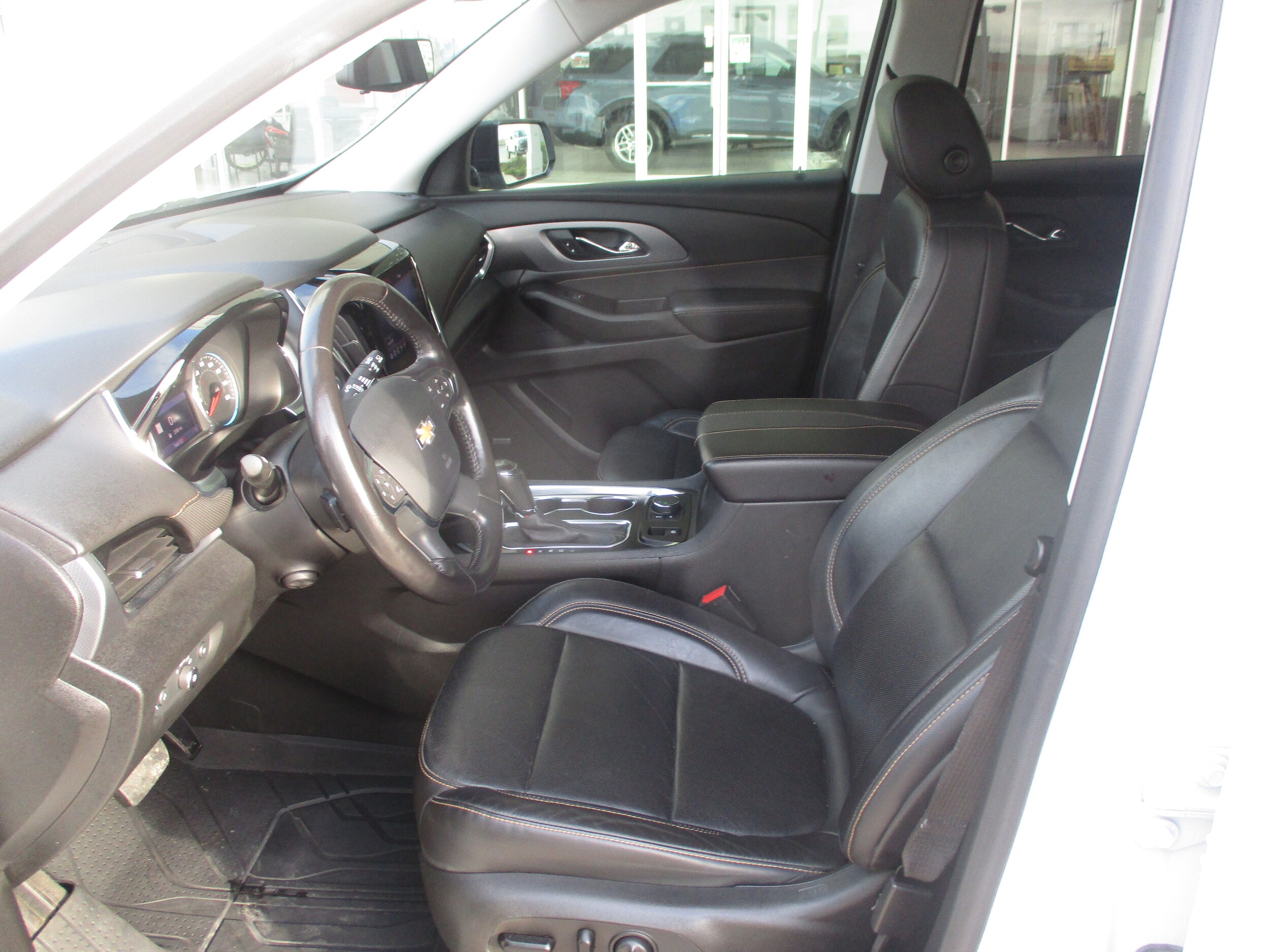 2020 Chevrolet Traverse Premier photo 2