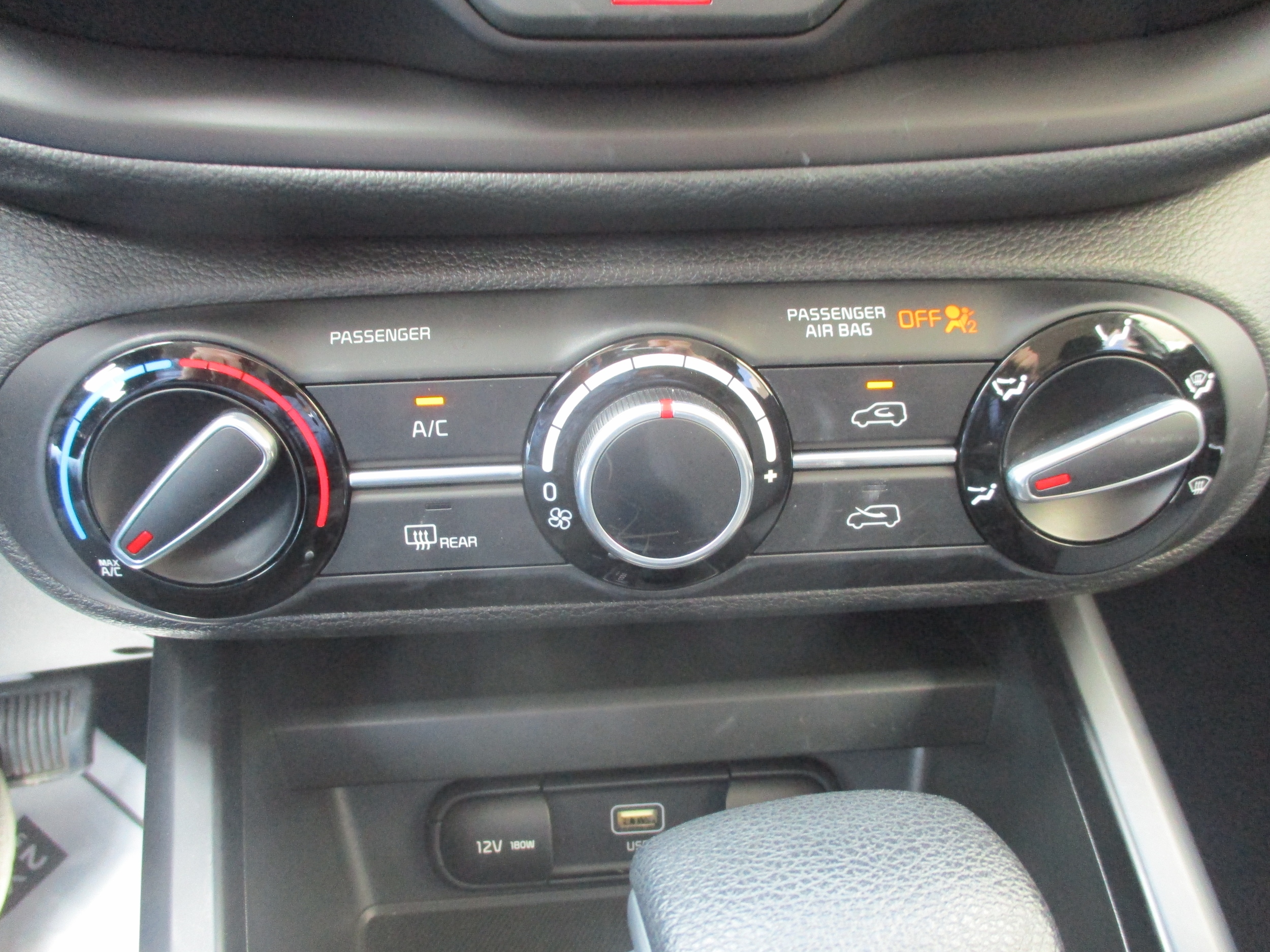 2023 Kia Soul LX - Photo 11