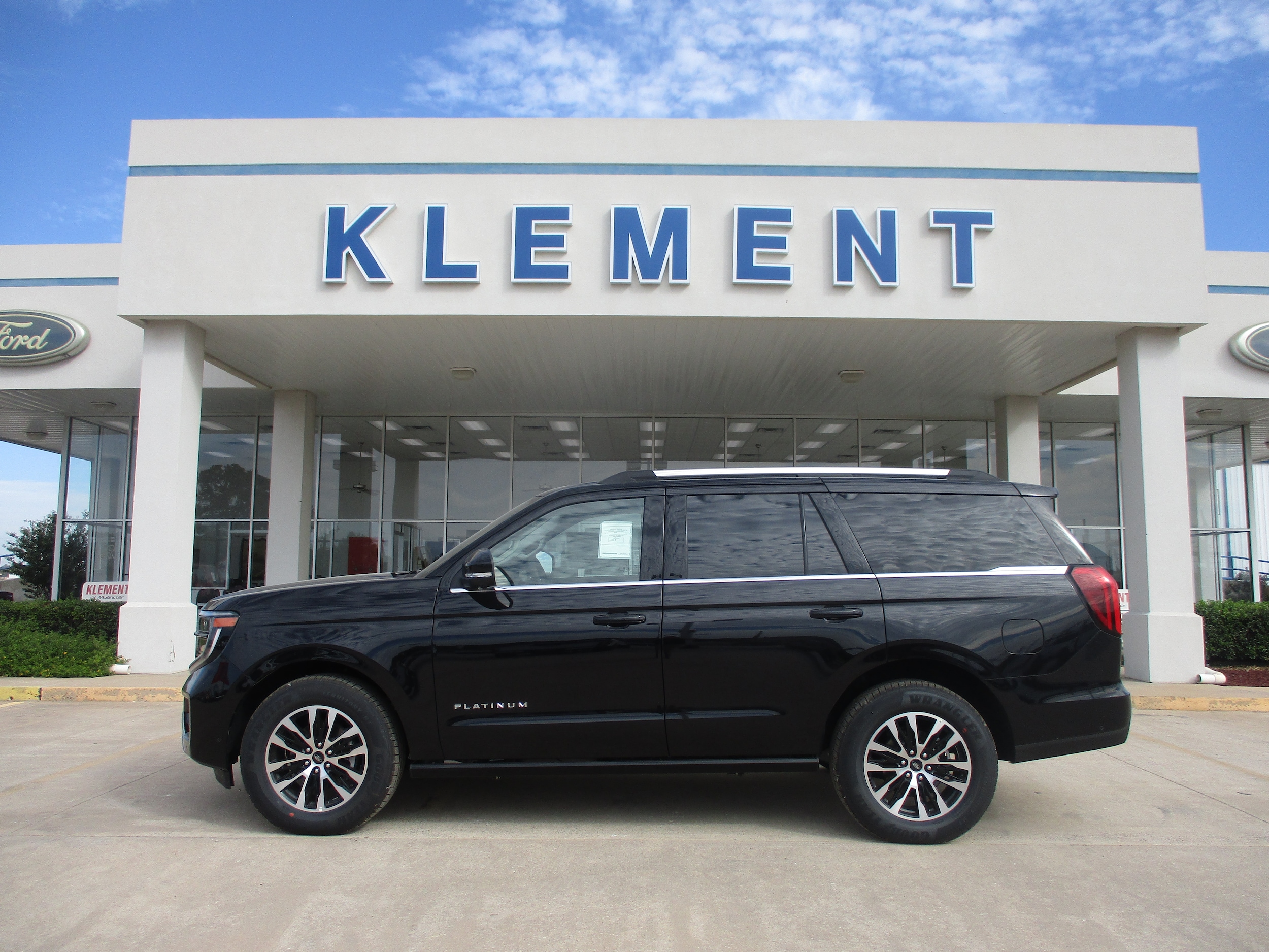 2025 Ford Expedition Platinum's photo