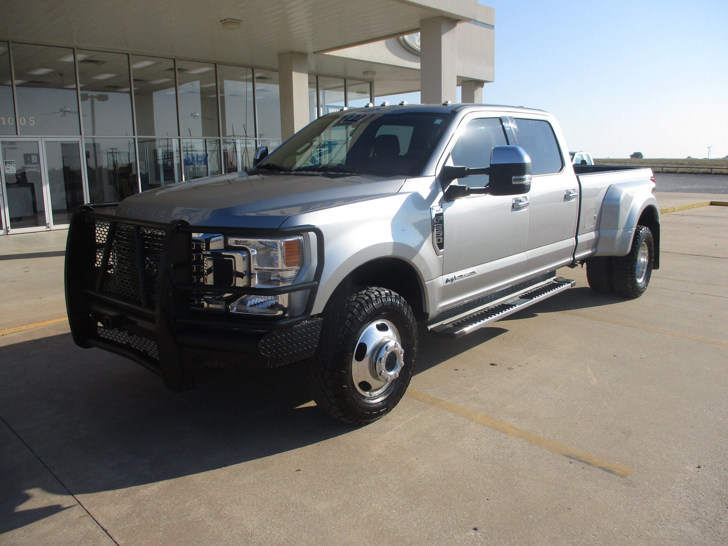 2020 Ford F-350 XLT photo 2