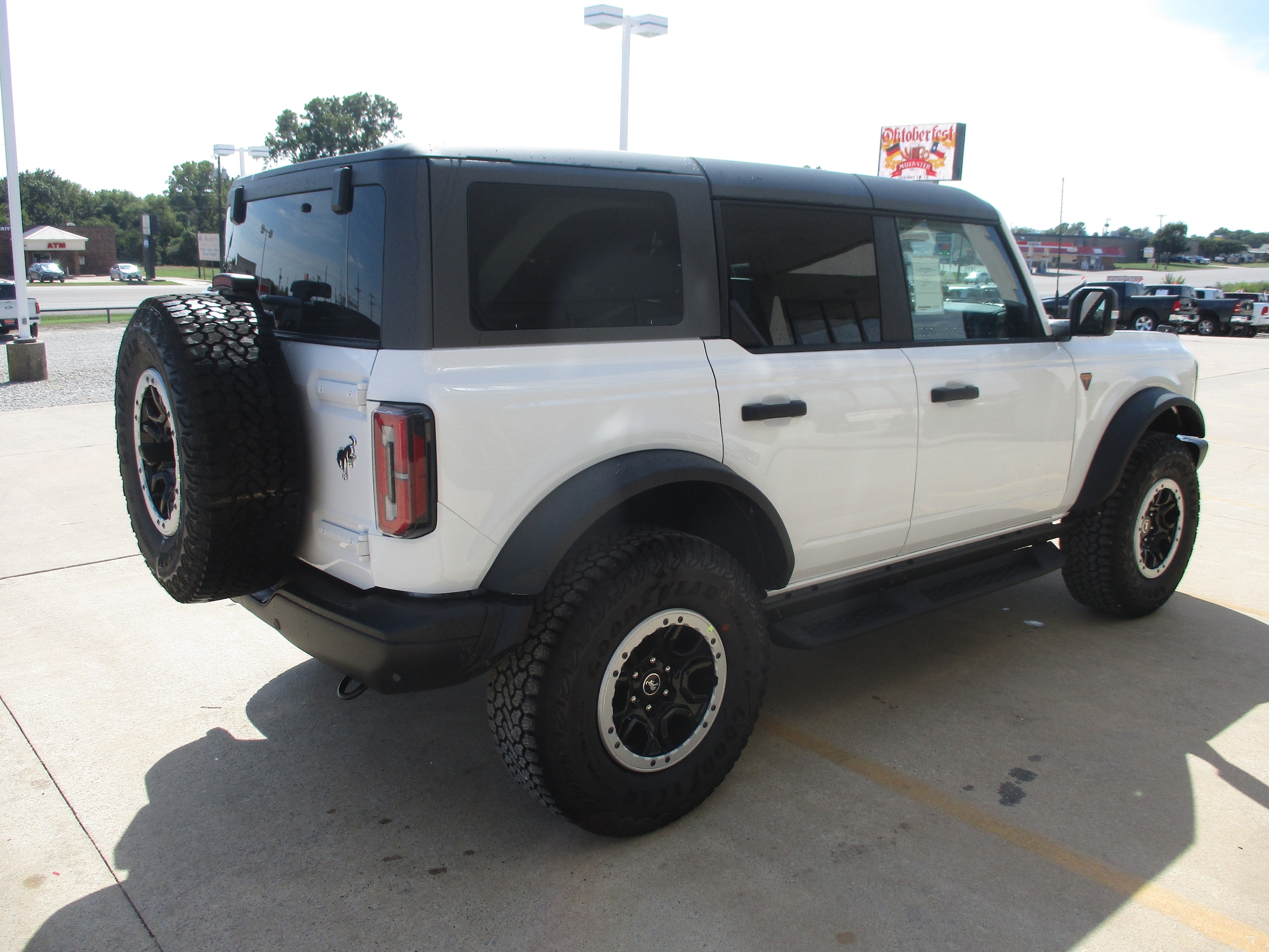 2025 Ford Bronco Badlands photo 3