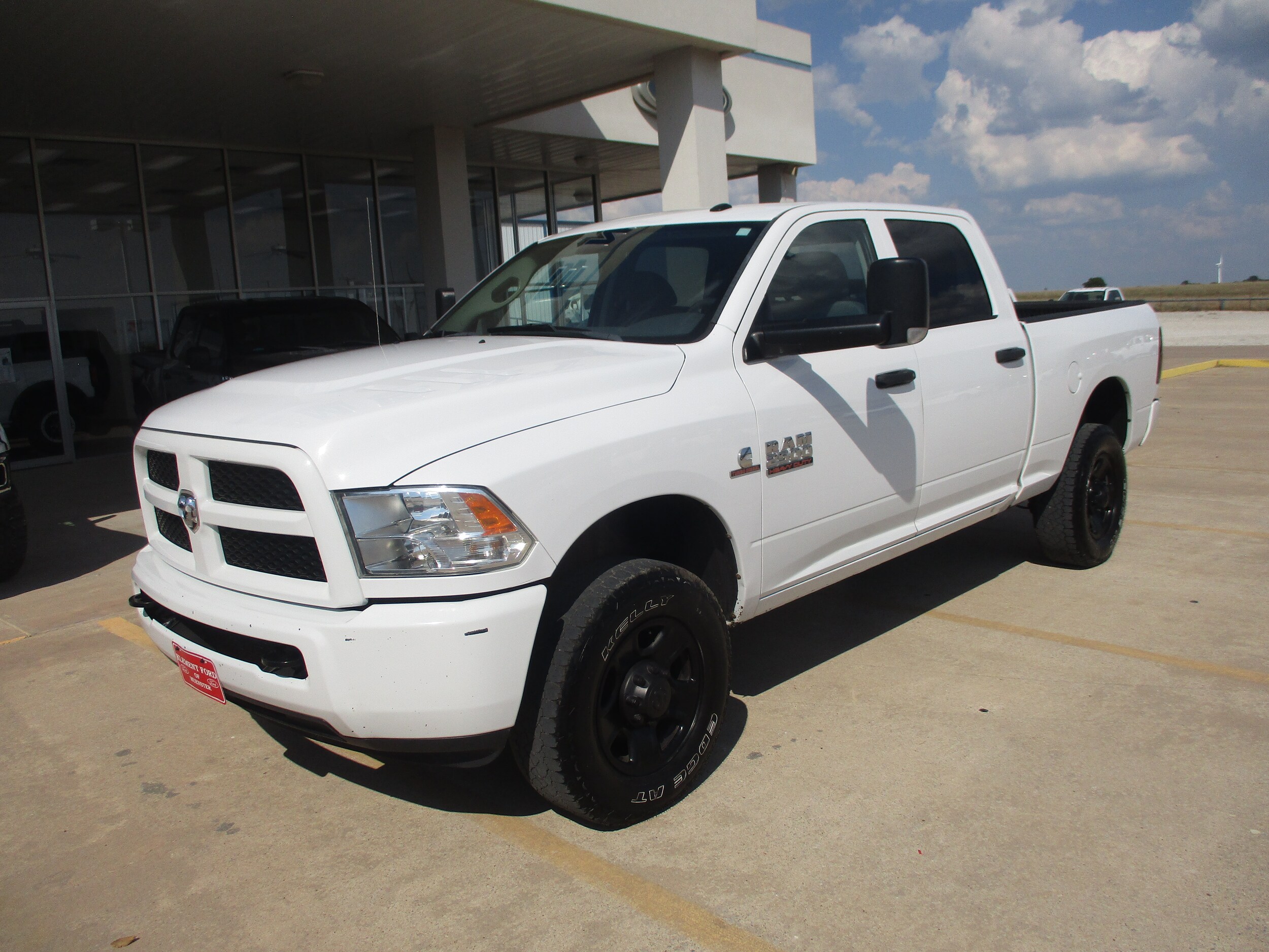 2018 Ram 2500 Tradesman photo 2