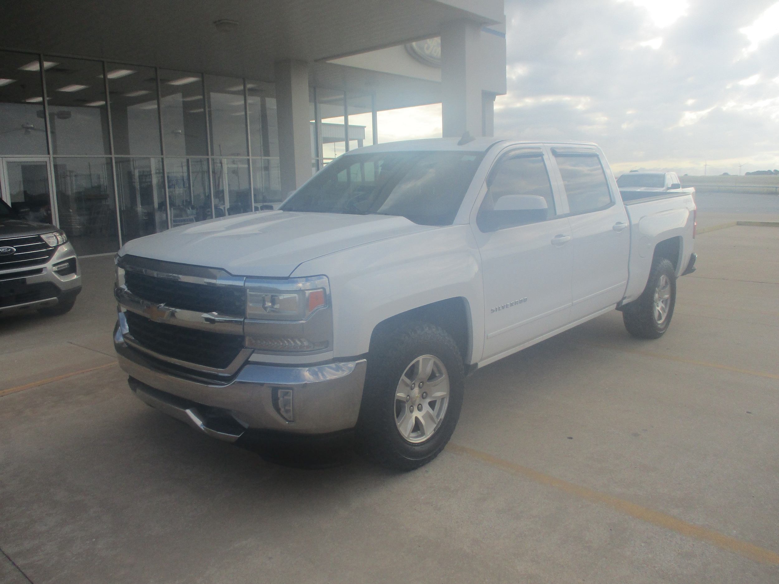 Used 2017 Chevrolet Silverado 1500 LT with VIN 3GCUKREC9HG174126 for sale in Muenster, TX