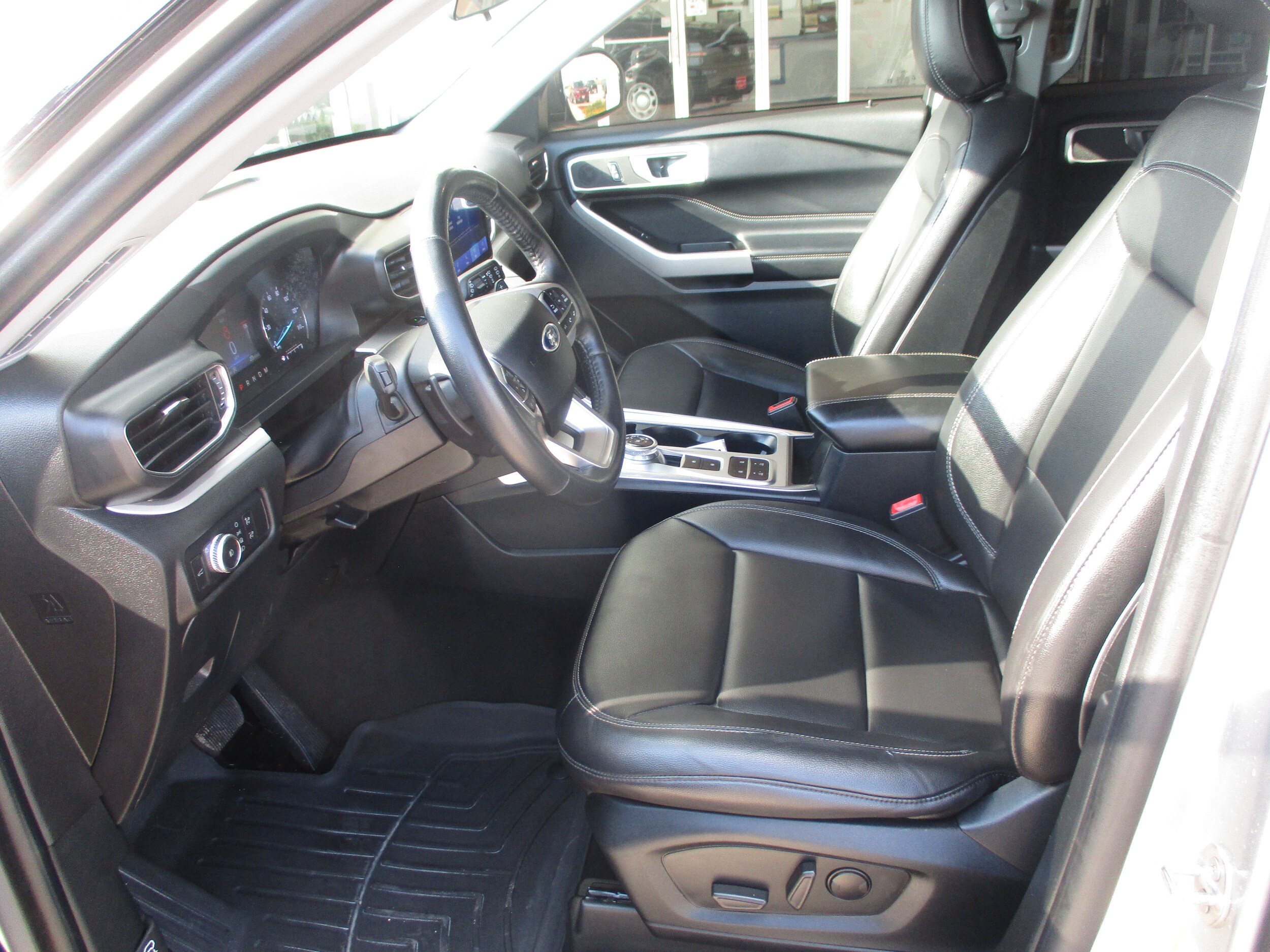 2020 Ford Explorer XLT photo 4