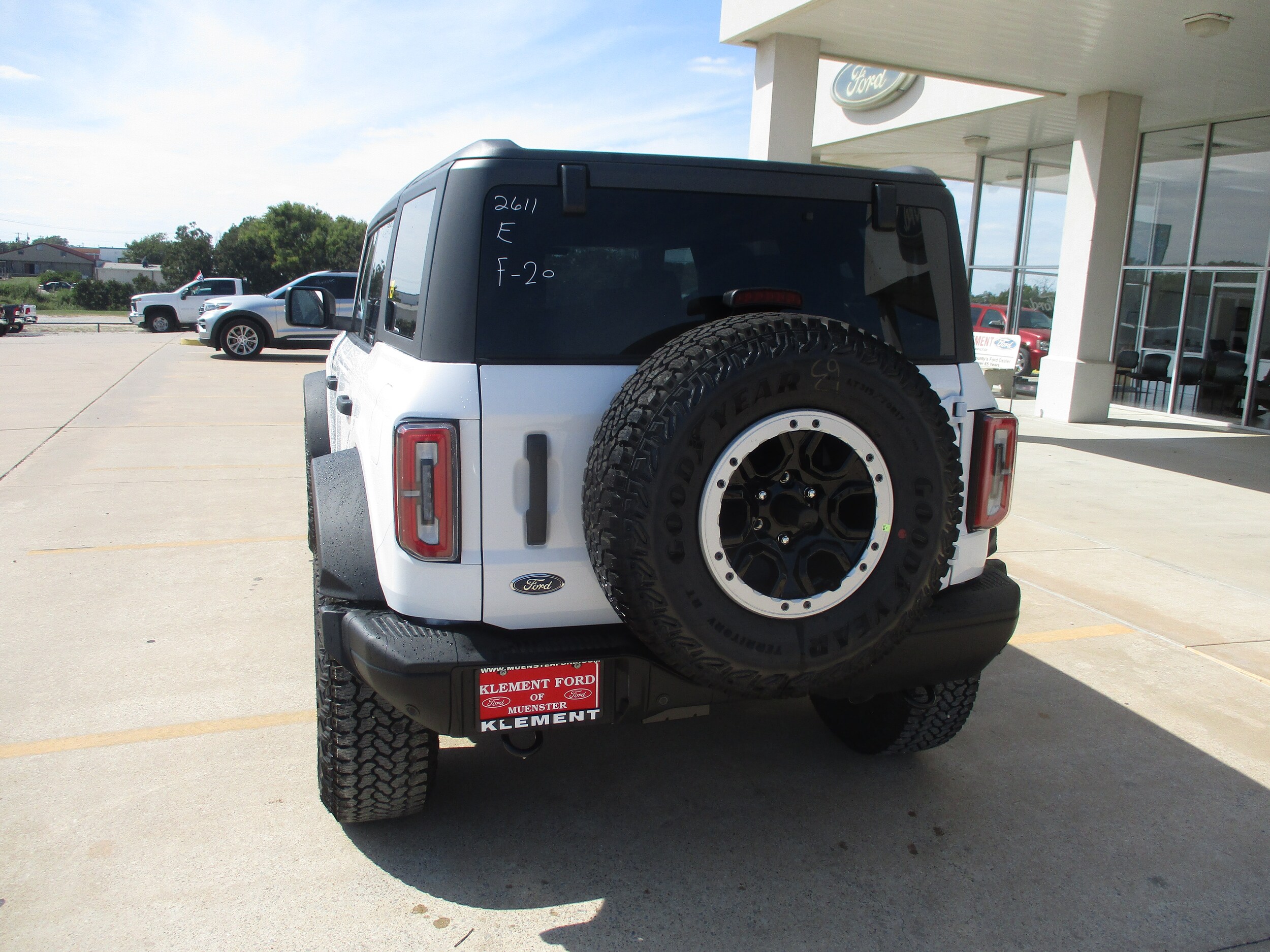 2025 Ford Bronco Badlands photo 2