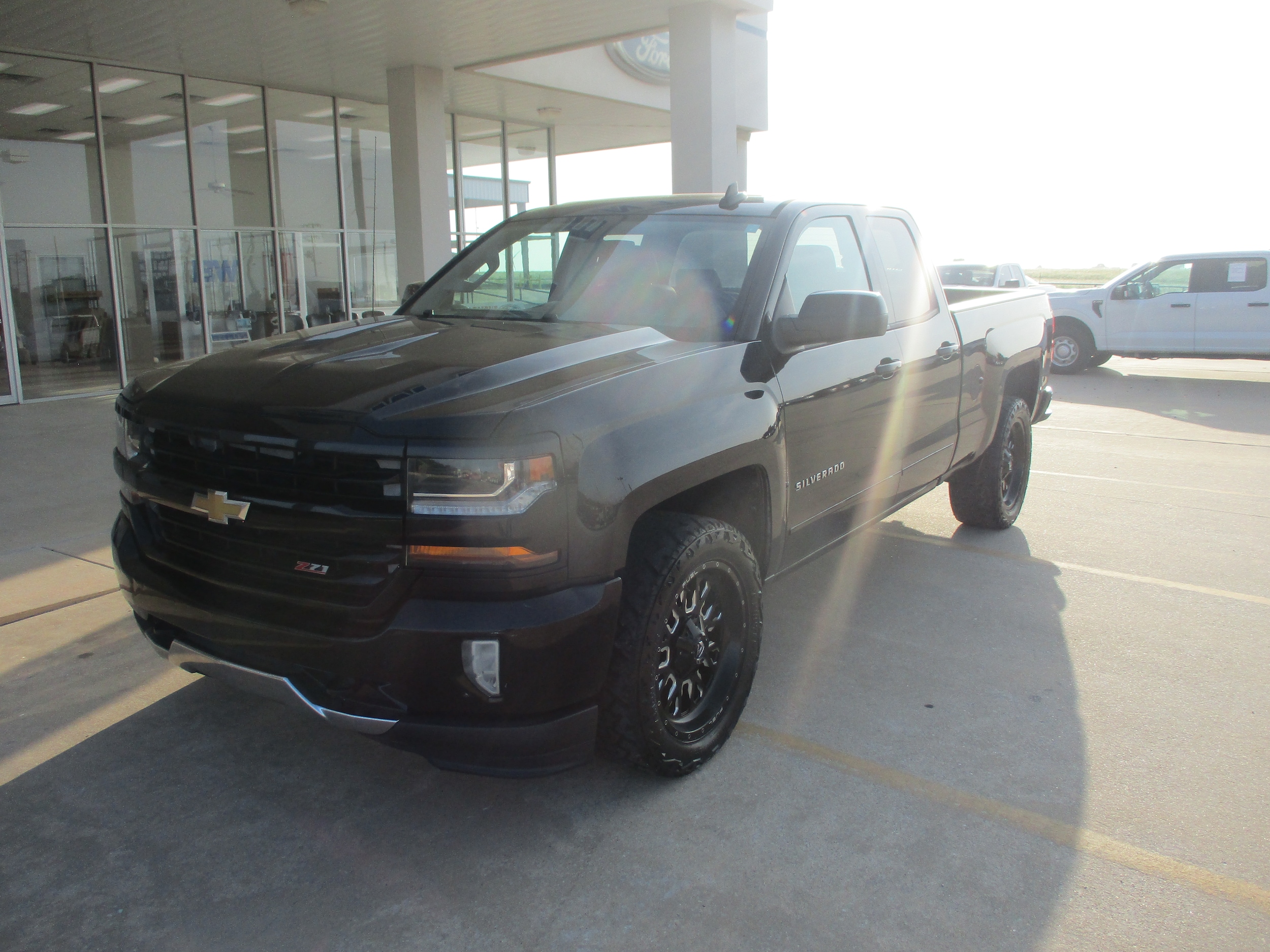 Used 2017 Chevrolet Silverado 1500 LT with VIN 1GCVKREC2HZ131980 for sale in Muenster, TX