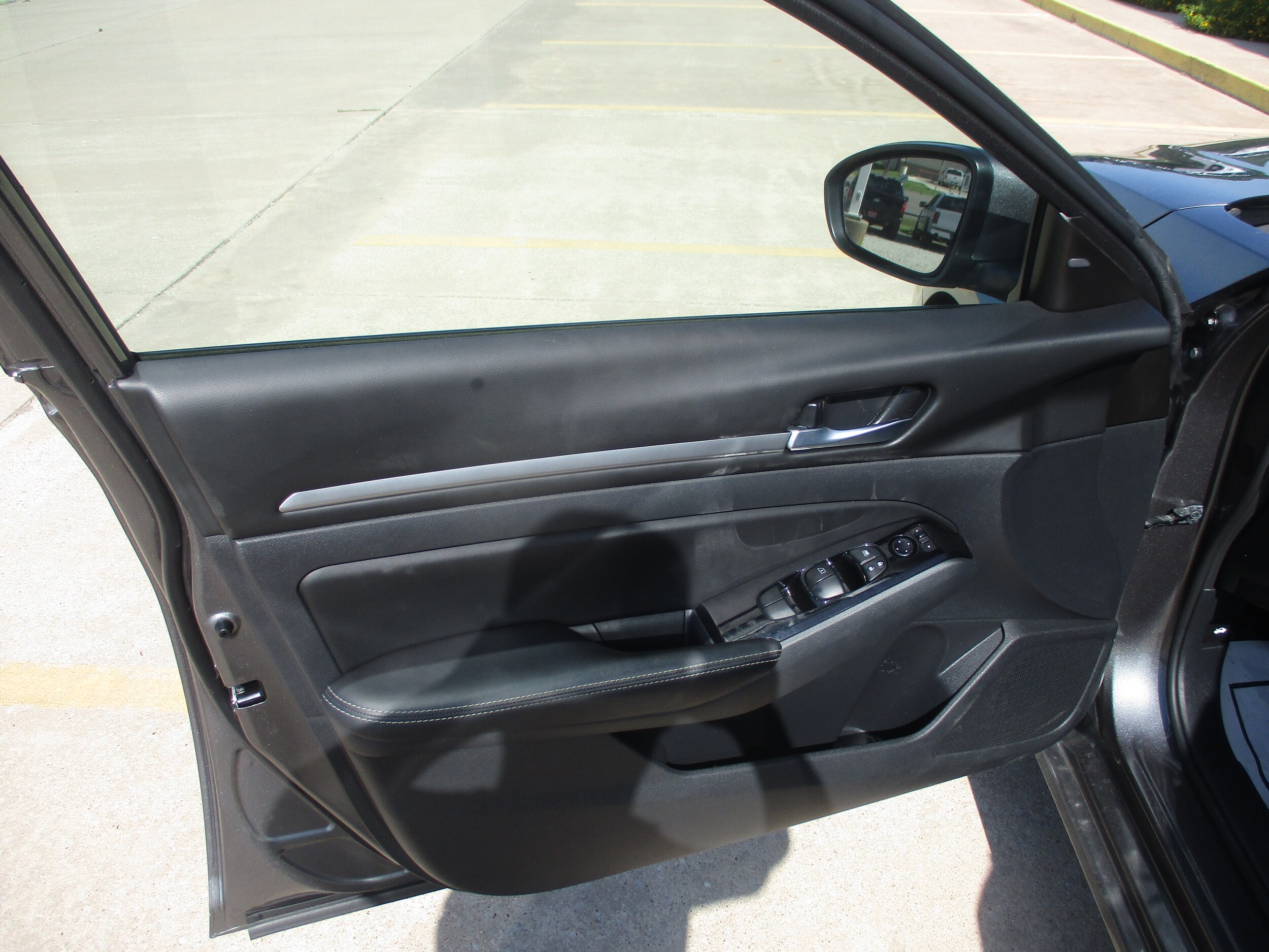 2023 Nissan Altima 2.5 SV photo 3